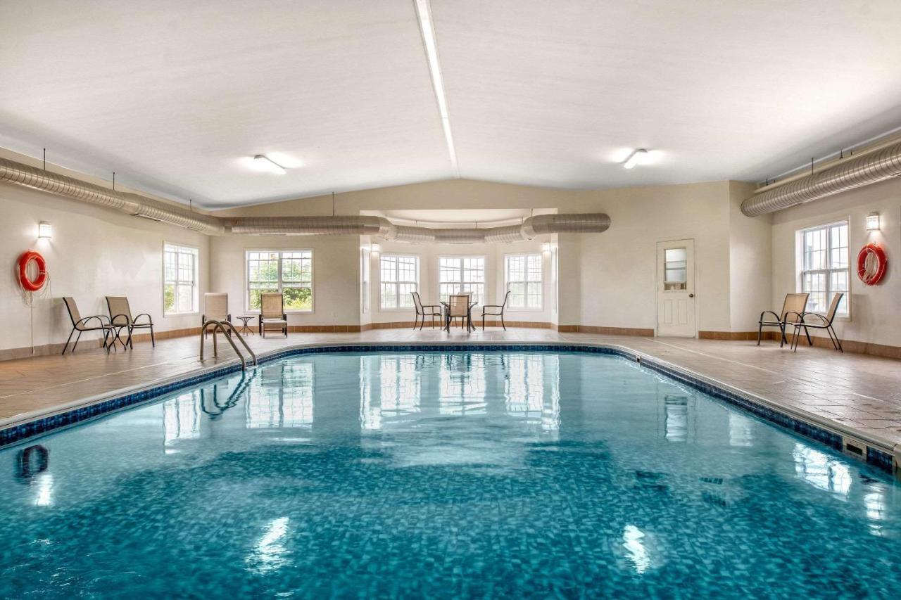 Quality Inn & Suites Cornwall Kültér fotó
