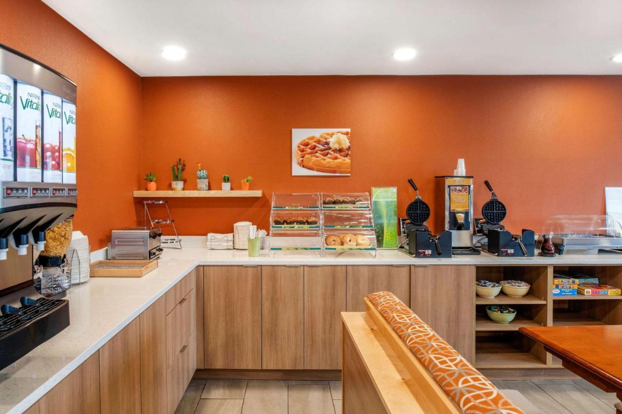 Quality Inn & Suites Cornwall Kültér fotó