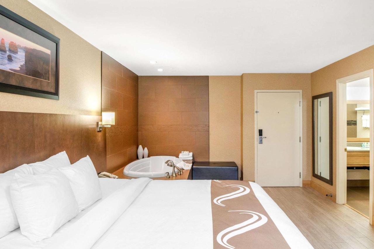 Quality Inn & Suites Cornwall Kültér fotó