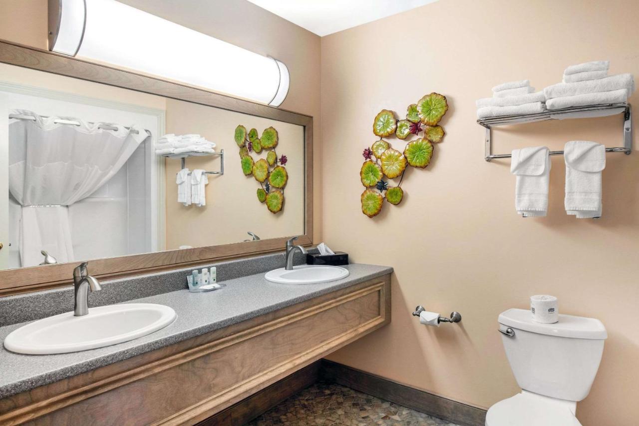 Quality Inn & Suites Cornwall Kültér fotó