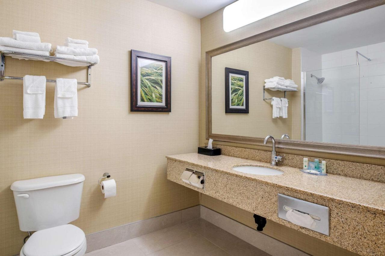 Quality Inn & Suites Cornwall Kültér fotó