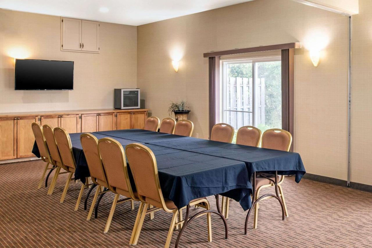 Quality Inn & Suites Cornwall Kültér fotó
